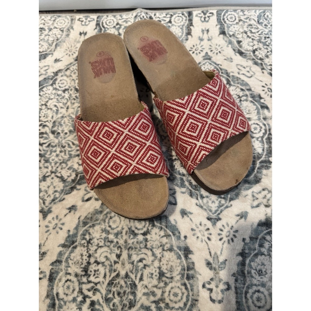 Muk Luks Pattern Open Toe Slide Sandals  Size 8 Small Scuffs As Shown
